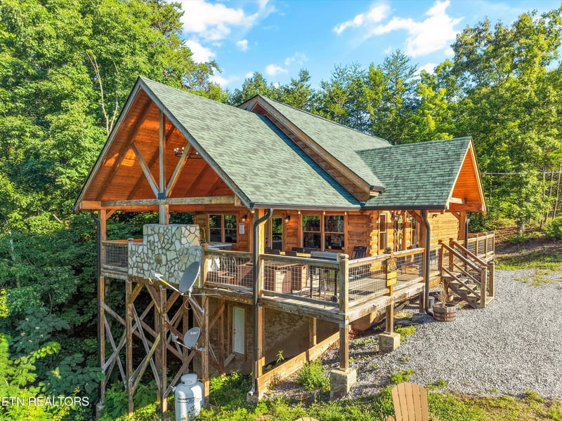1448 Red Cedar Ln, Sevierville, TN 37876