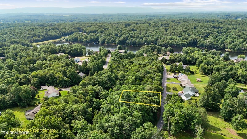 1448 War Eagle Dr, Crossville, TN 38572