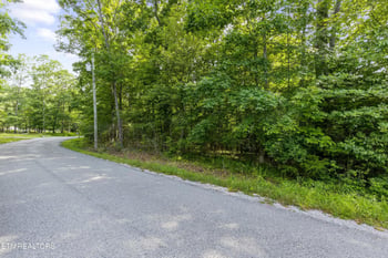 1448 War Eagle Dr, Crossville, TN 38572