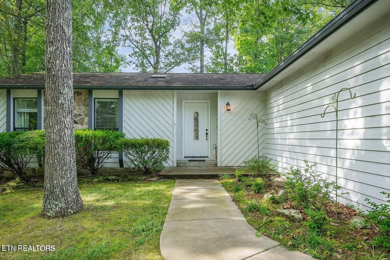 145 Anglewood Dr, Crossville, TN 38558