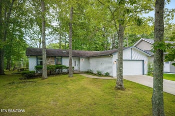 145 Anglewood Dr, Crossville, TN 38558
