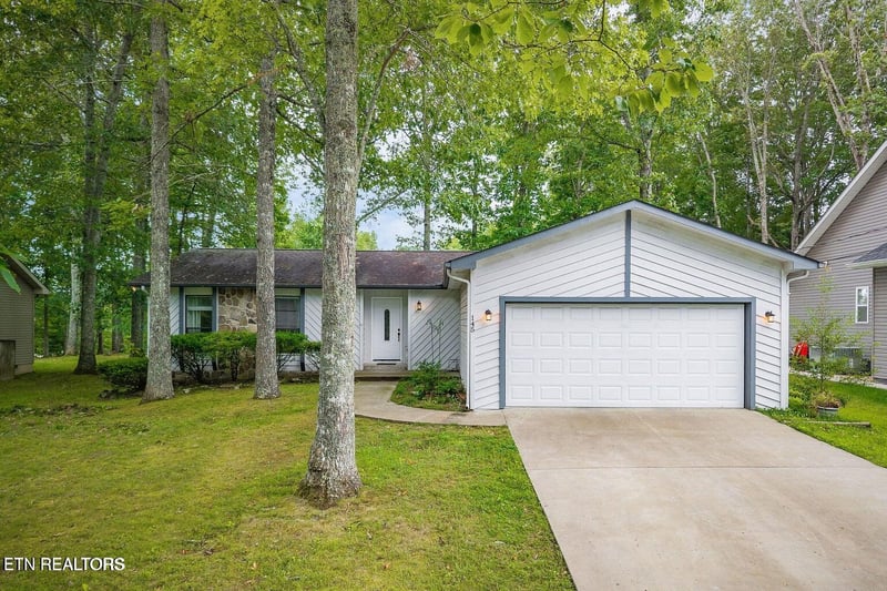 145 Anglewood Dr, Crossville, TN 38558