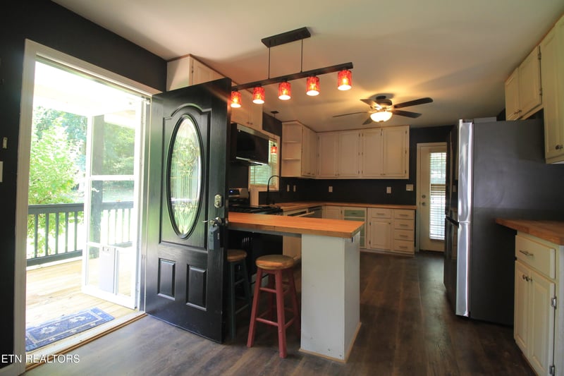 145 Apple Tree Dr, Oliver Springs, TN 37840