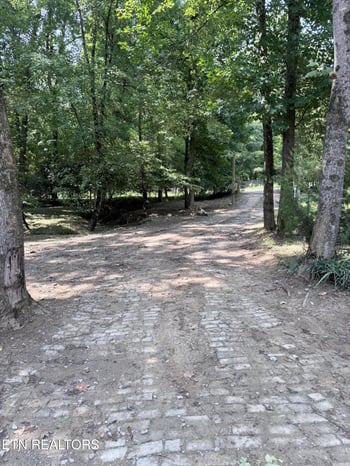 145 Apple Tree Dr, Oliver Springs, TN 37840