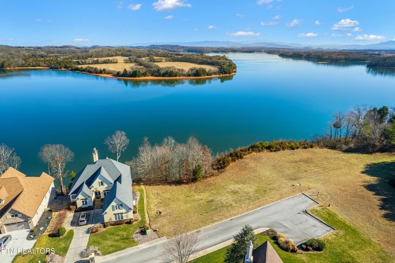145 Breakers Dr, Vonore, TN 37885