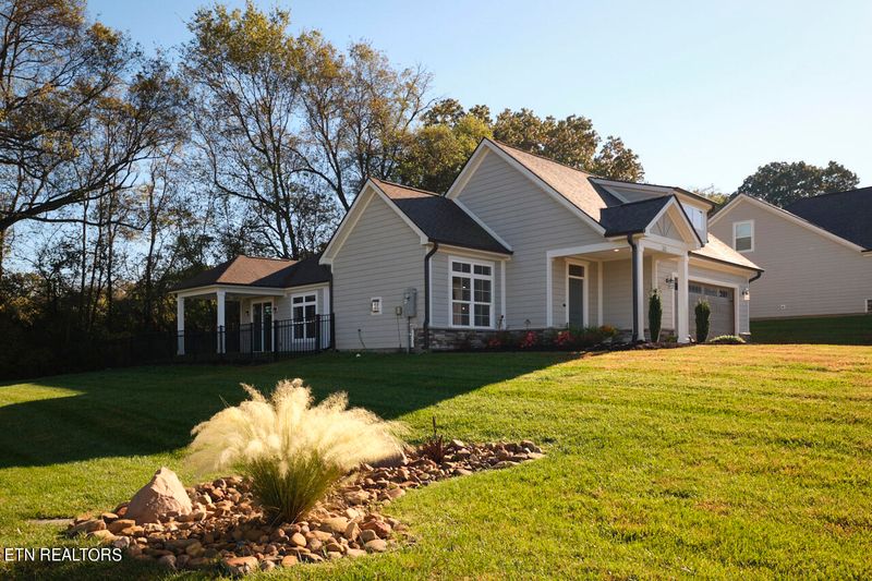 145 Cedar Branch Tr, Lenoir City, TN 37772