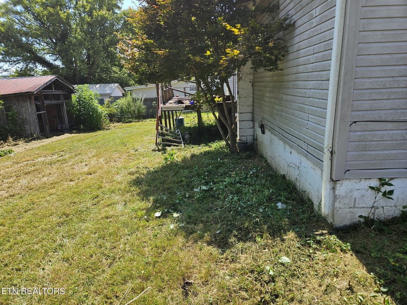 145 Crabtree Ln, Caryville, TN 37714