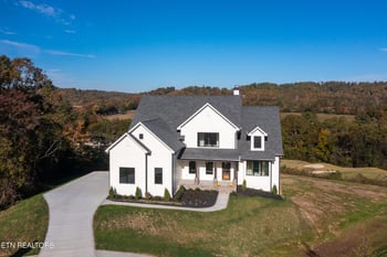 145 Downing Ct, Lenoir City, TN 37771
