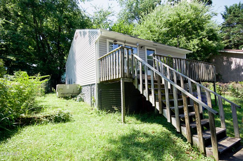 145 Johnson Rd, Oak Ridge, TN 37830