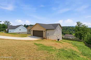 145 Middle Glen Rd, Maynardville, TN 37807
