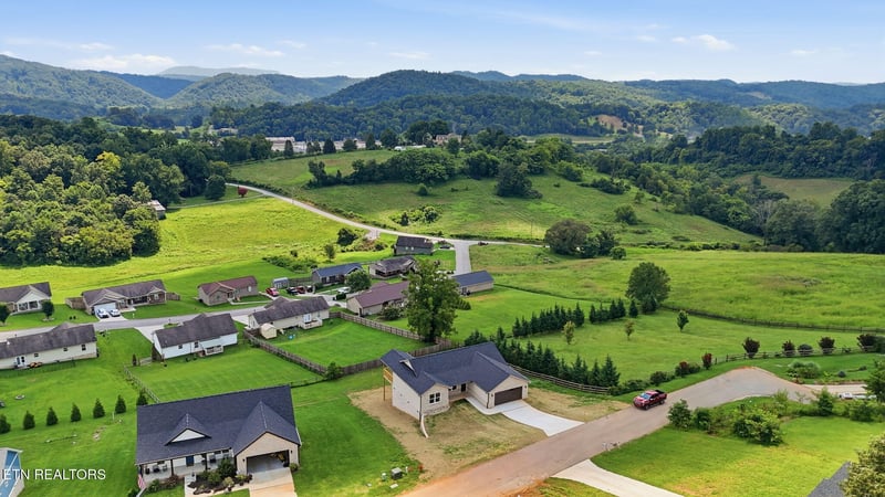 145 Middle Glen Rd, Maynardville, TN 37807