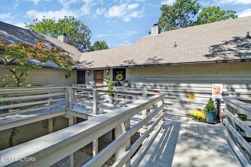 145 Moytoy Rd #206, Crab Orchard, TN 37723