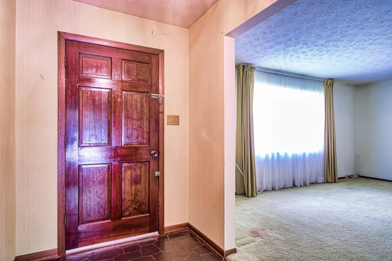 145 Newport Dr, Oak Ridge, TN 37830