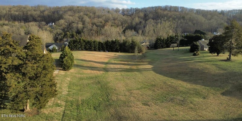 145 Old Farm Rd, Lenoir City, TN 37771