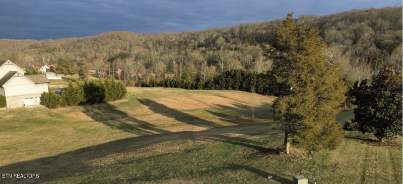 145 Old Farm Rd, Lenoir City, TN 37771