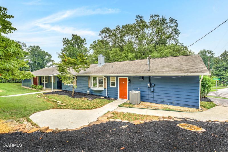 145 Orchard Ln, Oak Ridge, TN 37830
