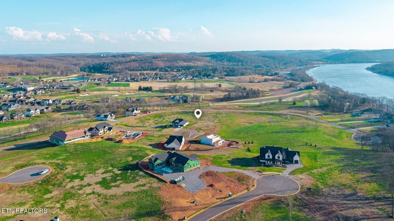 145 Purple Iris Pl, Loudon, TN 37774