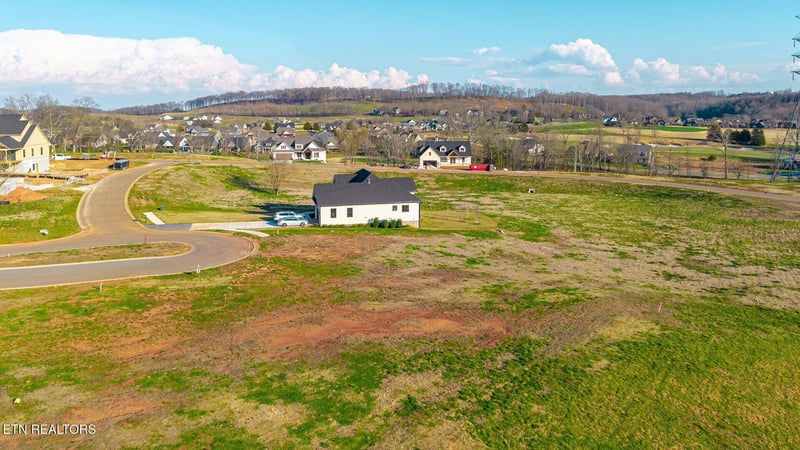 145 Purple Iris Pl, Loudon, TN 37774