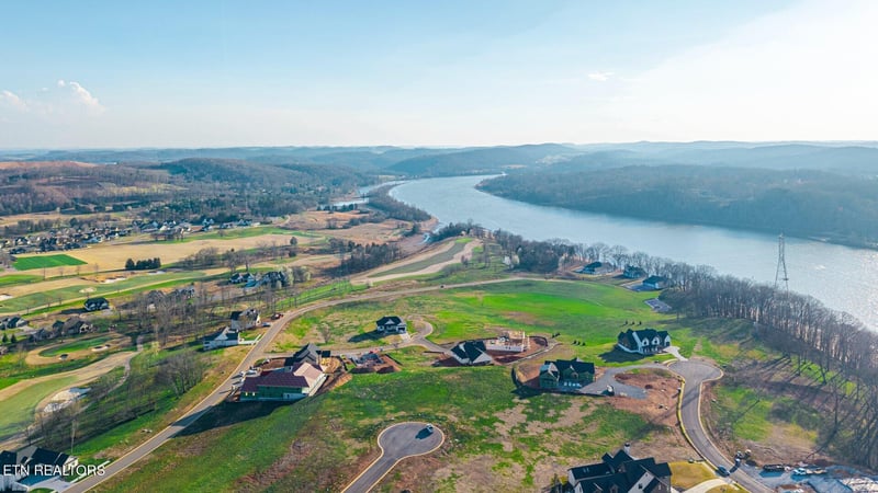 145 Purple Iris Pl, Loudon, TN 37774