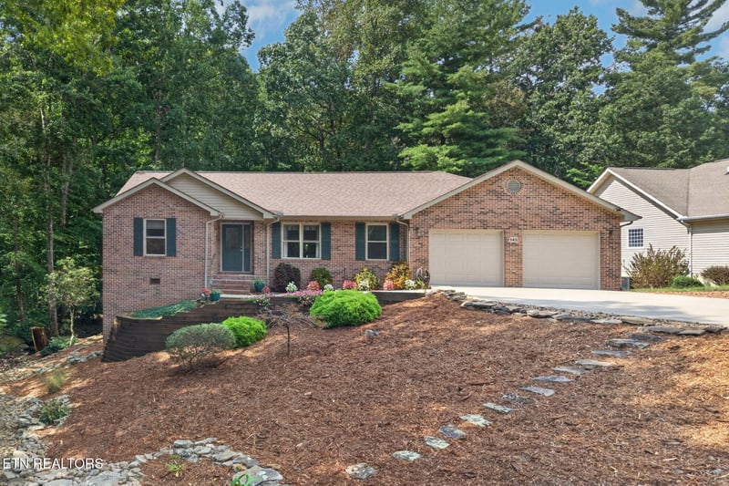 145 Rotherham Dr, Crossville, TN 38558