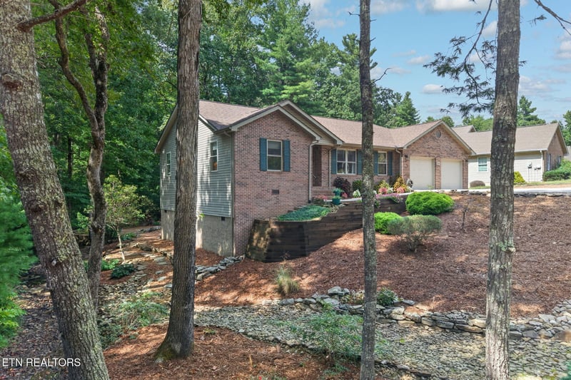 145 Rotherham Dr, Crossville, TN 38558