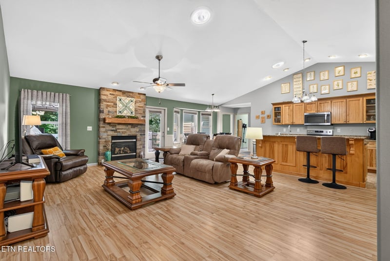 145 Rotherham Dr, Crossville, TN 38558