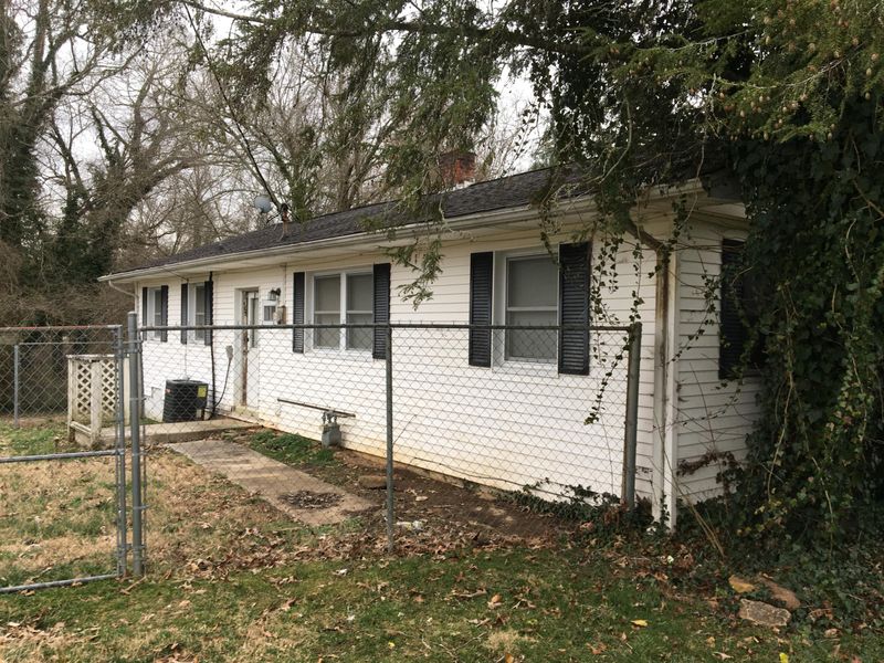 145 S Purdue Ave, Oak Ridge, TN 37830