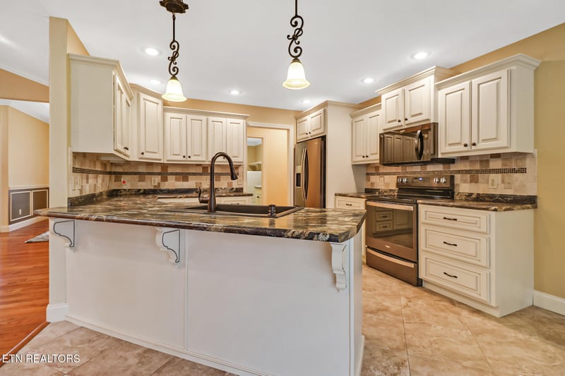 145 Trentwood Dr, Fairfield Glade, TN 38558