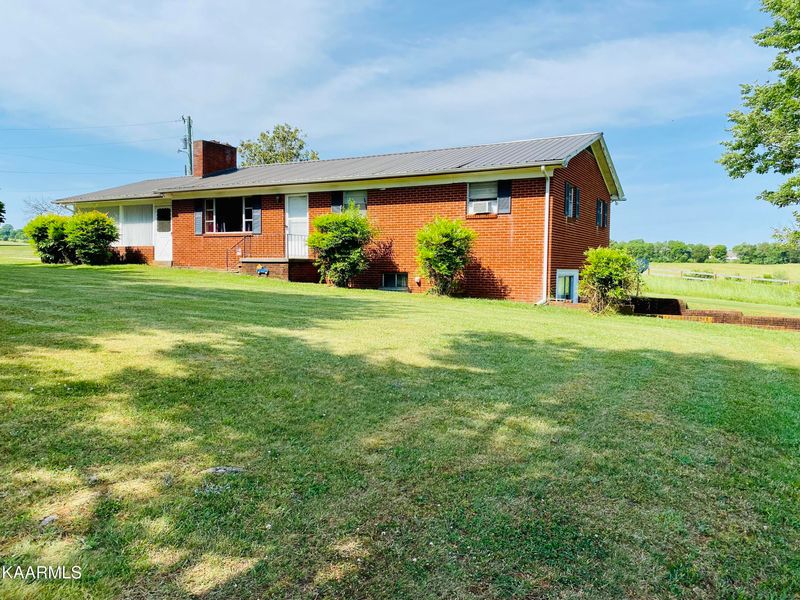 1450 Maple Ln, Greenback, TN 37742