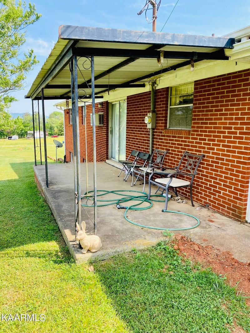 1450 Maple Ln, Greenback, TN 37742