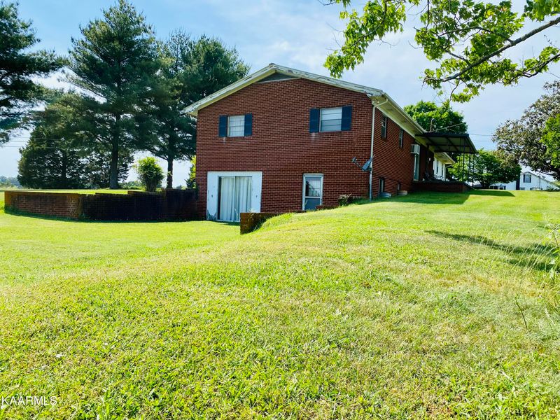 1450 Maple Ln, Greenback, TN 37742