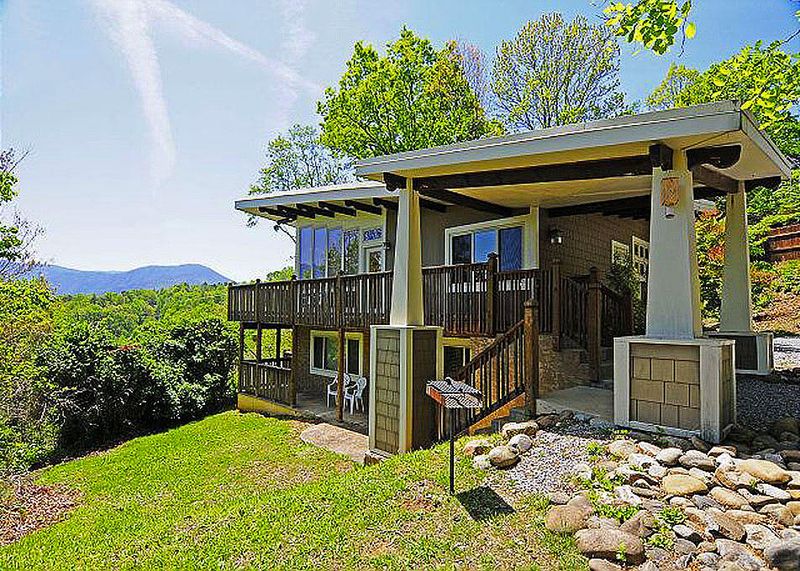 1452 Zurich Rd, Gatlinburg, TN 37738