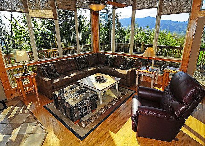 1452 Zurich Rd, Gatlinburg, TN 37738