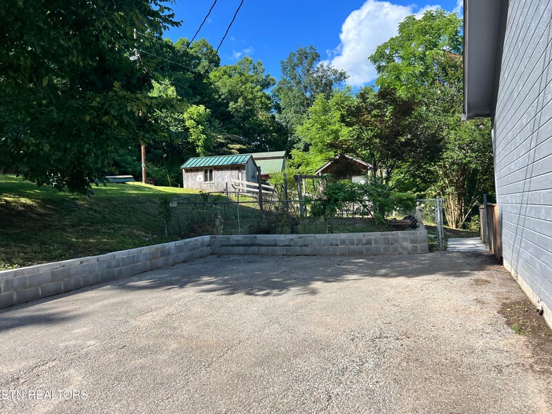 1455 Davis Chapel Rd, Lafollette, TN 37766