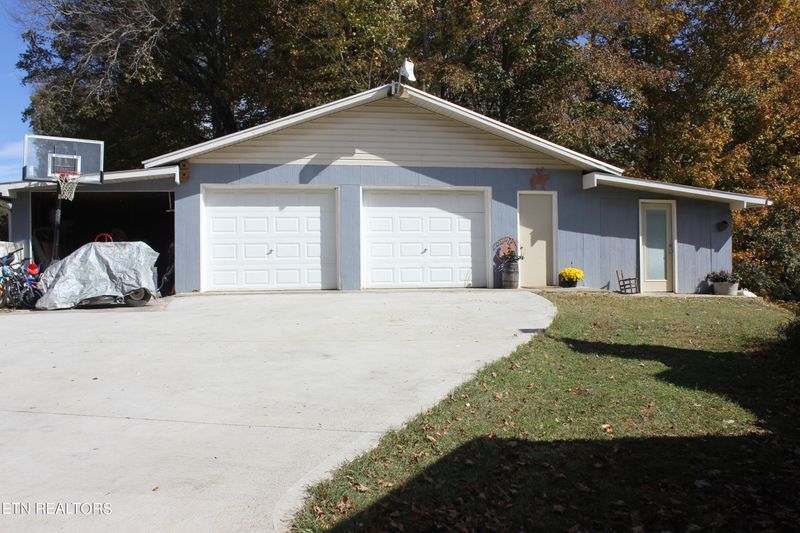 1456 A R Davis Rd, Seymour, TN 37865