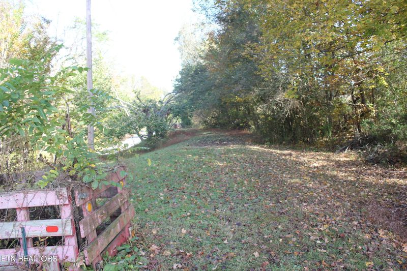 1456 A R Davis Rd, Seymour, TN 37865