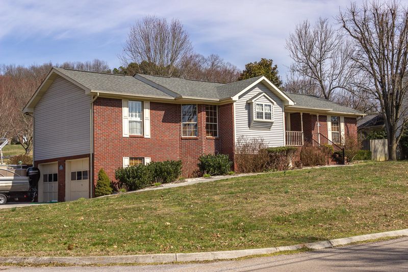 1458 Hickory Shadow Dr, Morristown, TN 37814