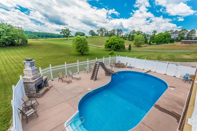 1458 Marble Hill Rd, Greenback, TN 37742