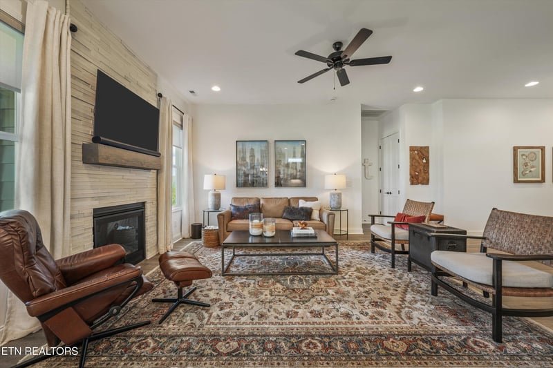 146 Clover Cir, Lenoir City, TN 37772