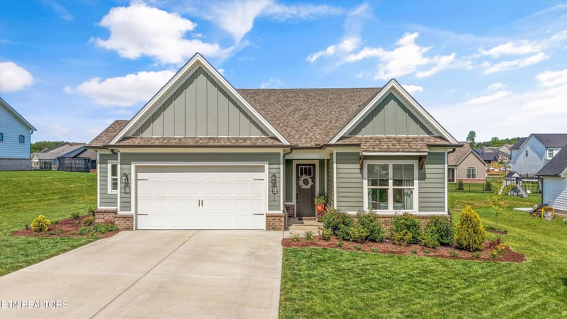 146 Clover Cir, Lenoir City, TN 37772