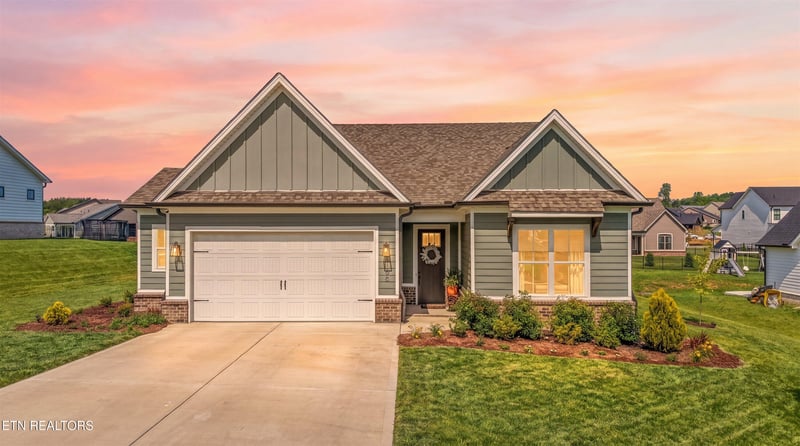 146 Clover Cir, Lenoir City, TN 37772