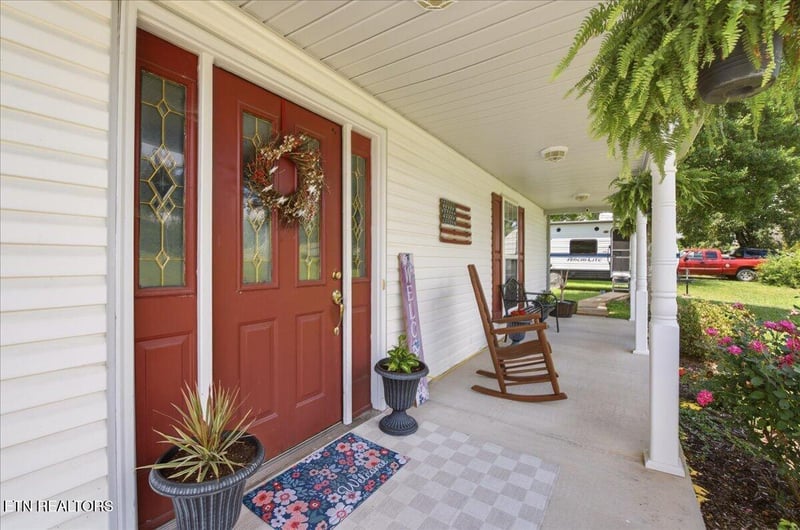 146 Crescent Ln, Jacksboro, TN 37757