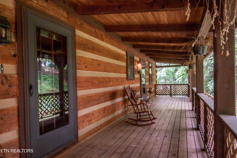 146 E Leatherwood Dr, Walland, TN 37886