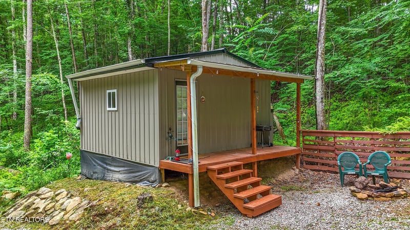 146 Harkle Rd, Lancing, TN 37770