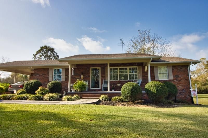 146 Helms Dr, Madisonville, TN 37354