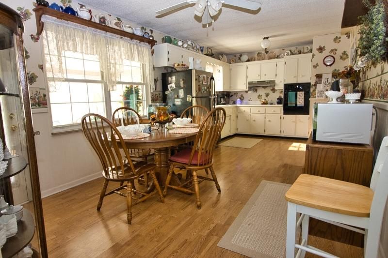 146 Helms Dr, Madisonville, TN 37354