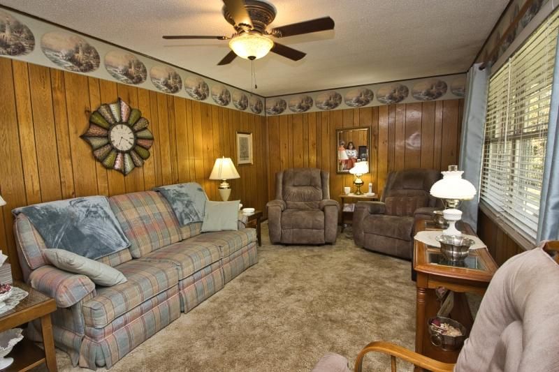 146 Helms Dr, Madisonville, TN 37354