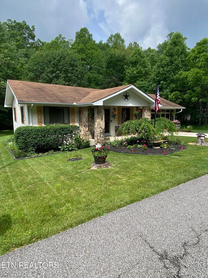 146 Jasper Dr, Crossville, TN 38558