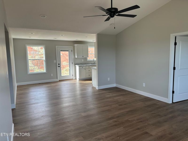 146 Middle Glen Rd, Maynardville, TN 37807
