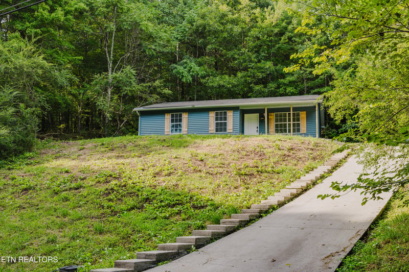 146 Park Pl, Harriman, TN 37748